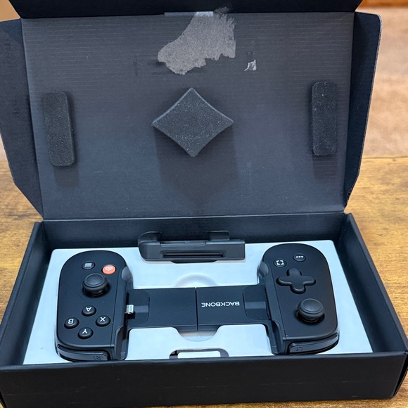 Wireless Game Controller for Smartphones - Black - Picture 4 of 4